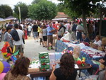 Miles de personas en el mercadillo de Serdio